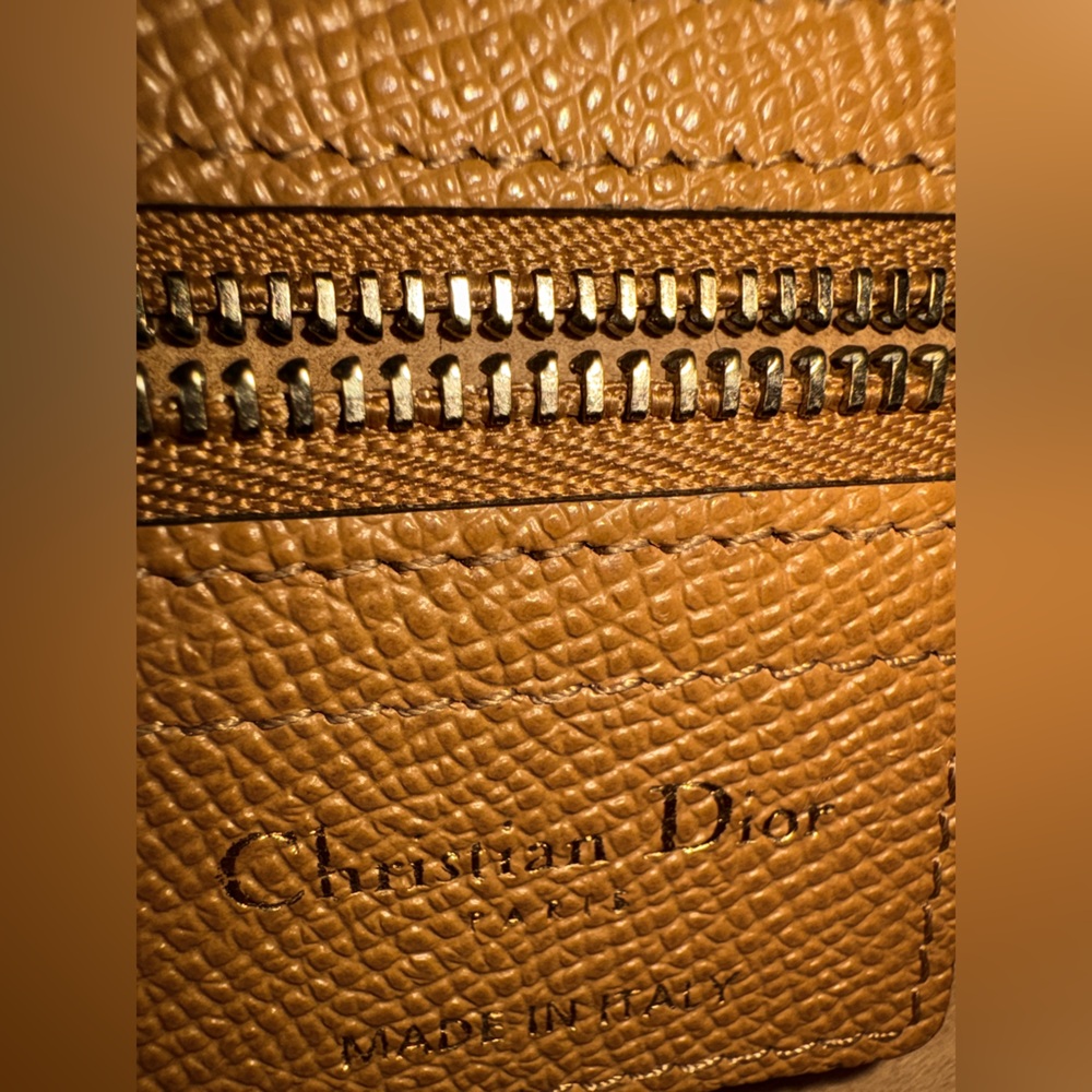 Dior Saddle Bag

Cognac Grained Calfskin - Picture 10 of 11